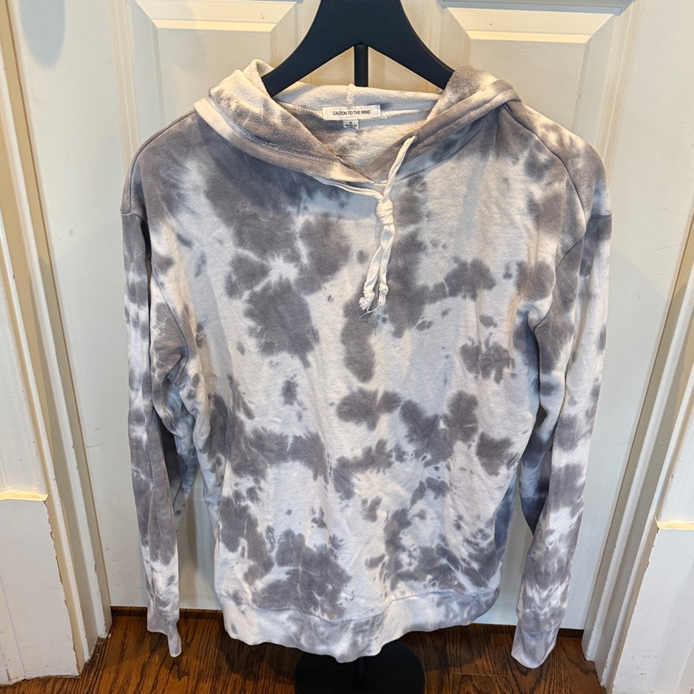 Caution To The Wind Heather Gray & White Pullover